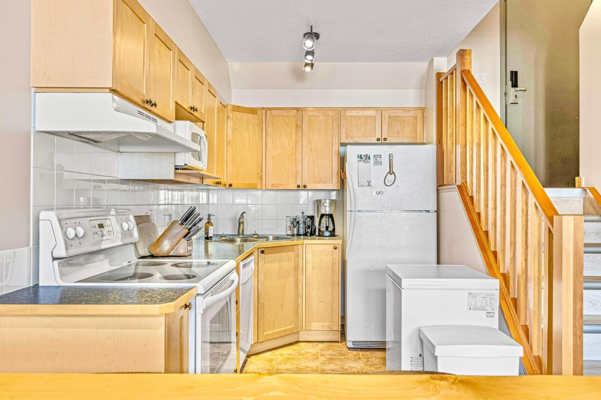 Canmore Mountain View Loft Apartment Heated Outdoor Pool Exterior foto