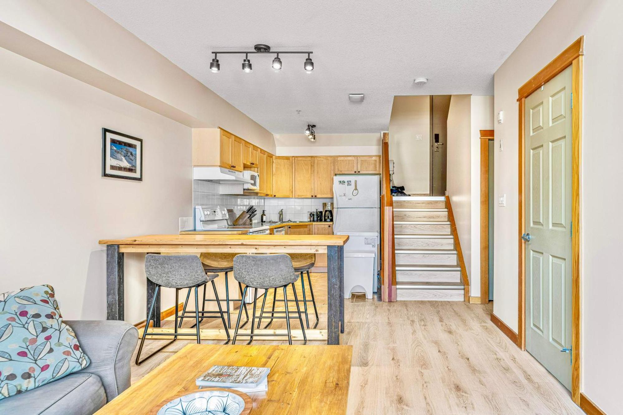 Canmore Mountain View Loft Apartment Heated Outdoor Pool Exterior foto