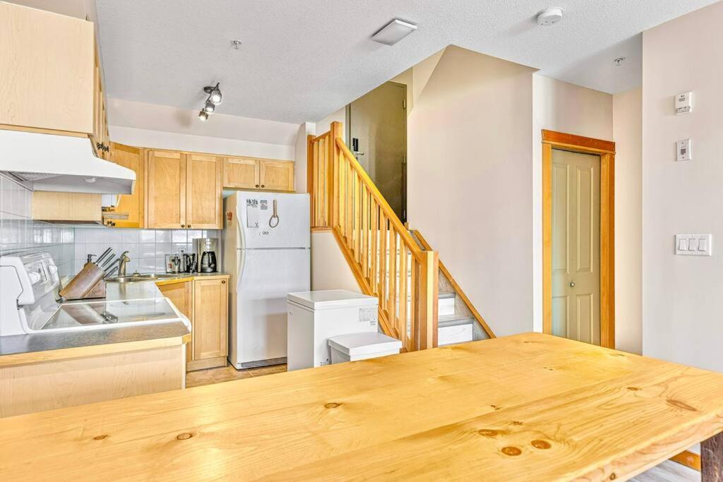 Canmore Mountain View Loft Apartment Heated Outdoor Pool Exterior foto